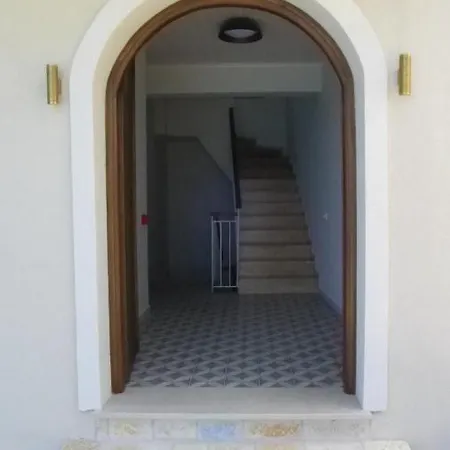 Caltabania Áyios Nikítas