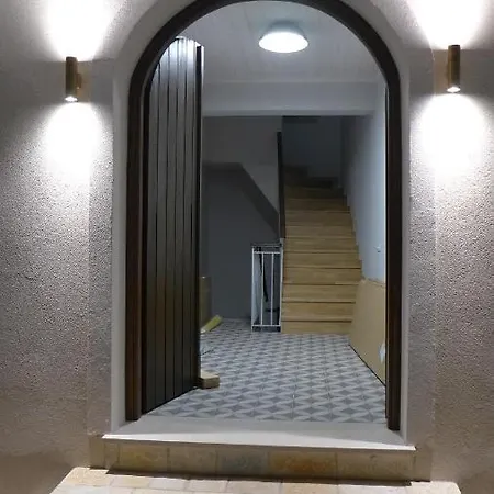 Caltabania Áyios Nikítas