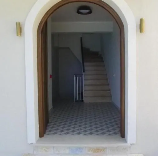 Caltabania Áyios Nikítas