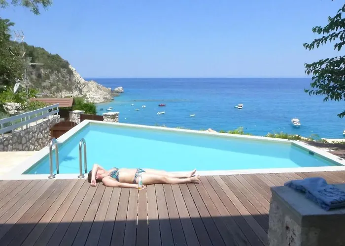 Caltabania * Agios Nikitas